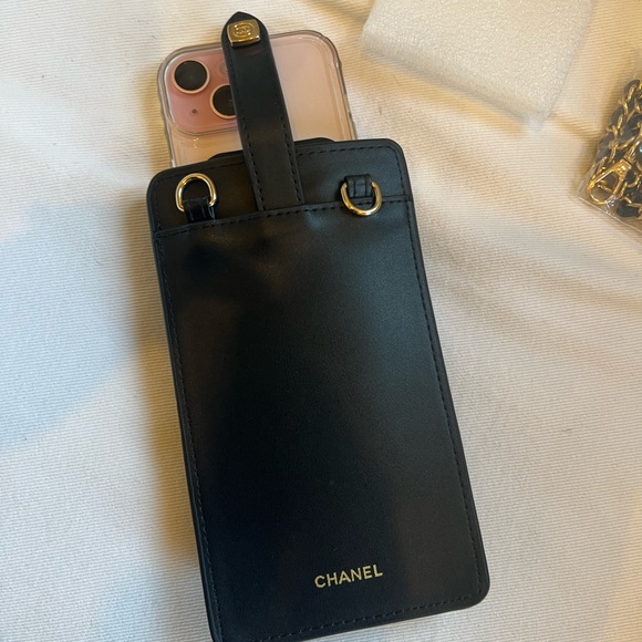 Chanel gwp Crossbody phone case with credit card holder - Picture 6 of 8